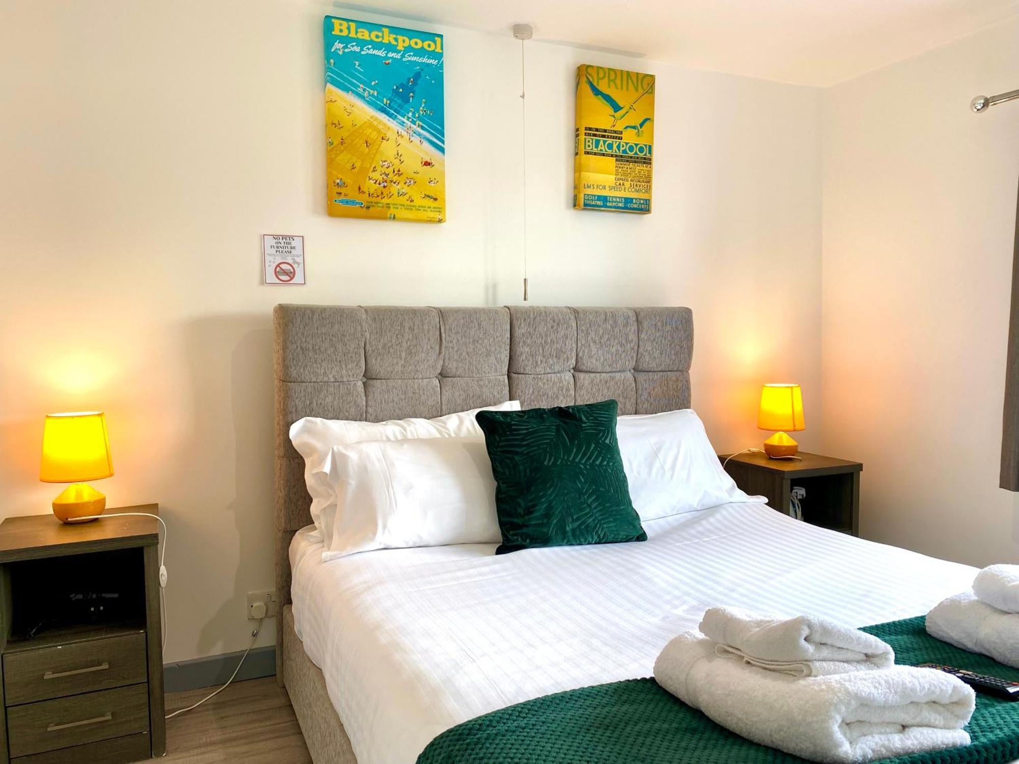 Kennedy House By Blackpool Service Apartments Bagian luar foto